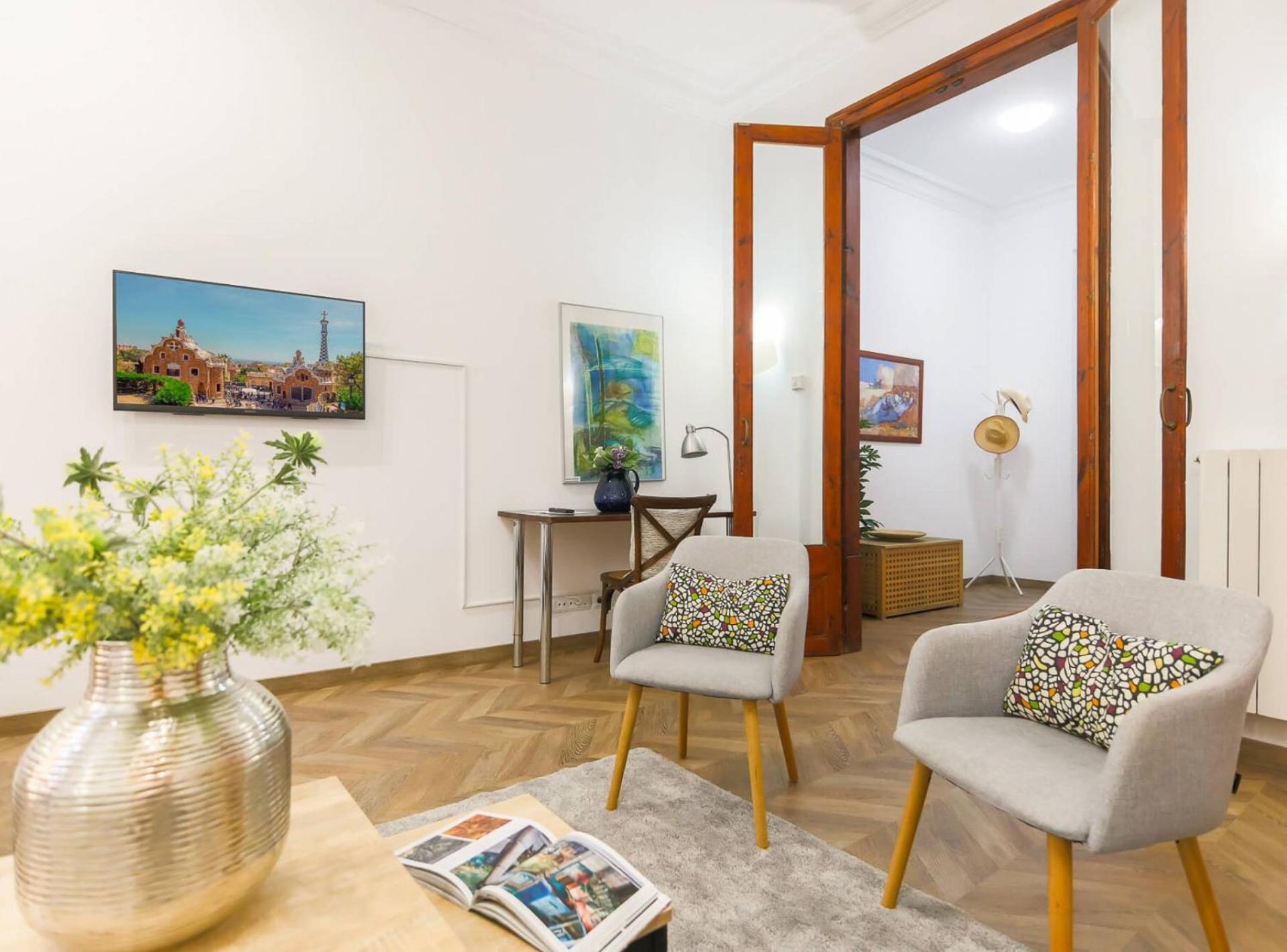 GREAT SPACIOUS APARTMENT IN THE GOTHIC QUARTER