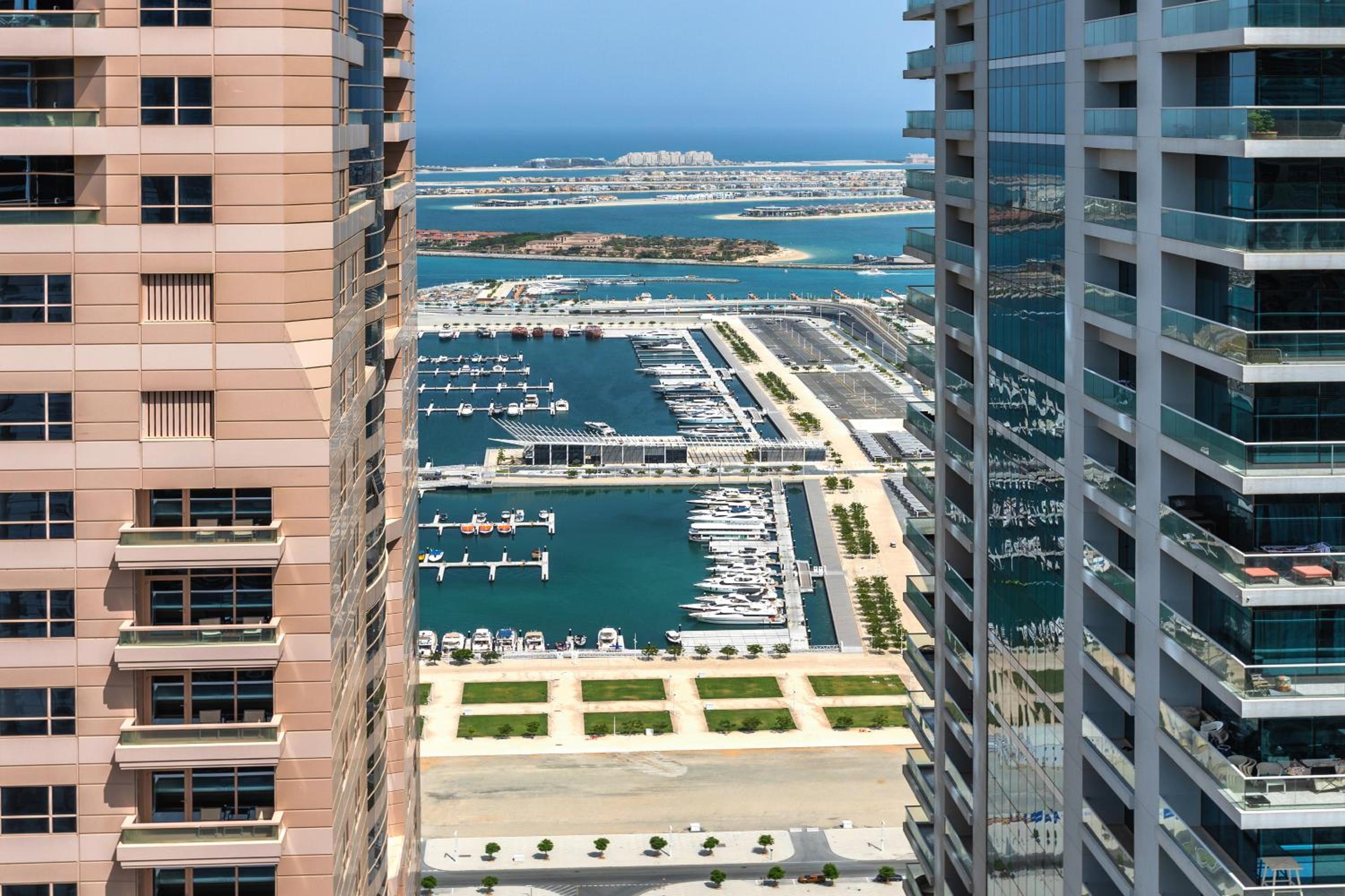 Luxury apartment in Marina Gate Jumeirah Living
