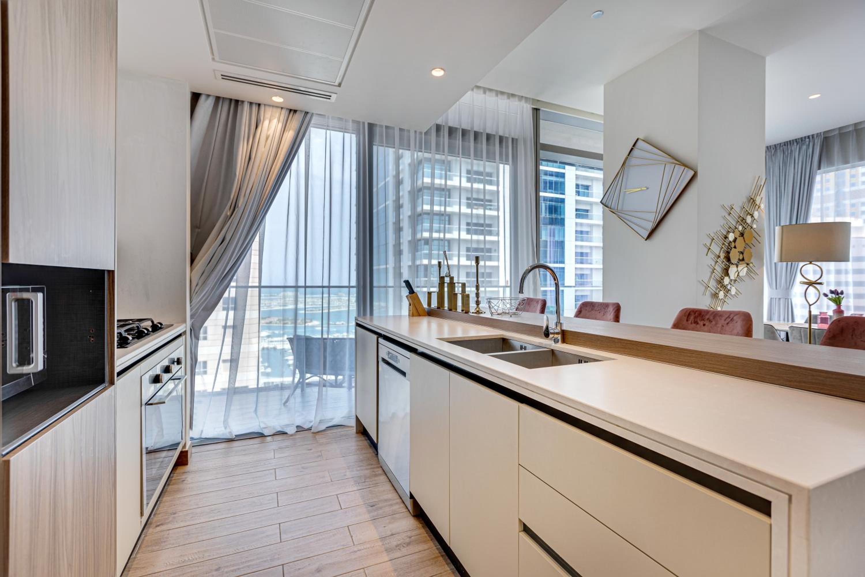 Luxury apartment in Marina Gate Jumeirah Living