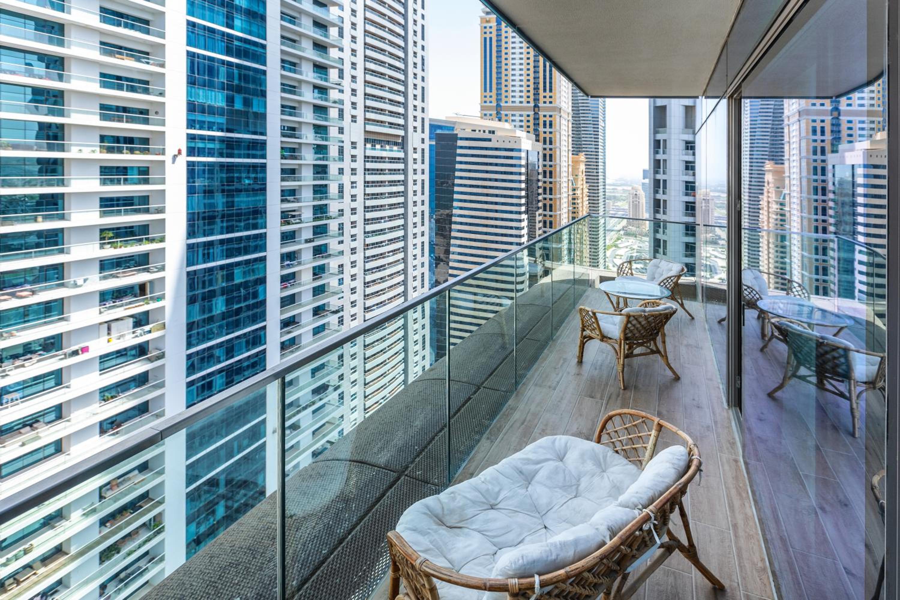 Luxury apartment in Marina Gate Jumeirah Living