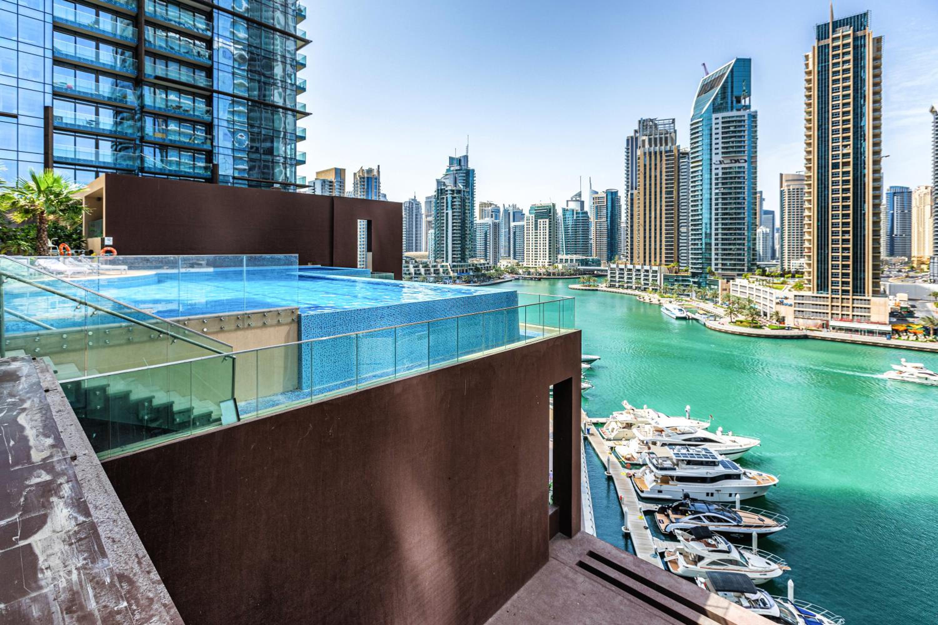 Luxury apartment in Marina Gate Jumeirah Living