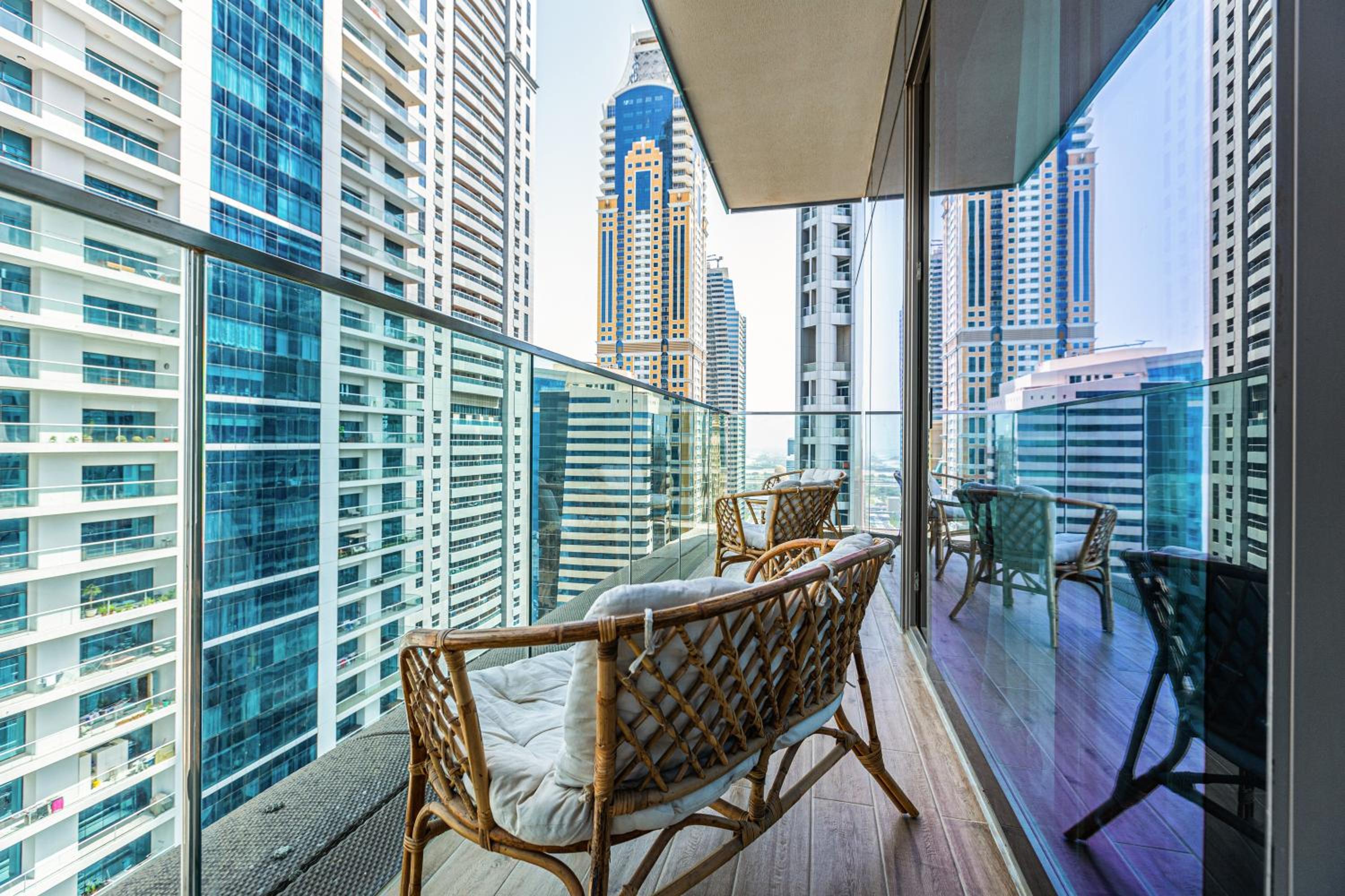 Luxury apartment in Marina Gate Jumeirah Living