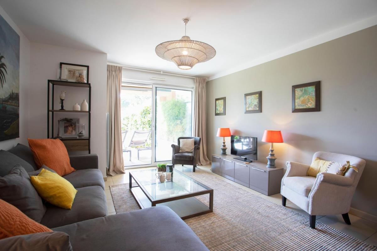 DOMAINE DES ROSES AP4222 by Riviera Holiday Homes photo 5