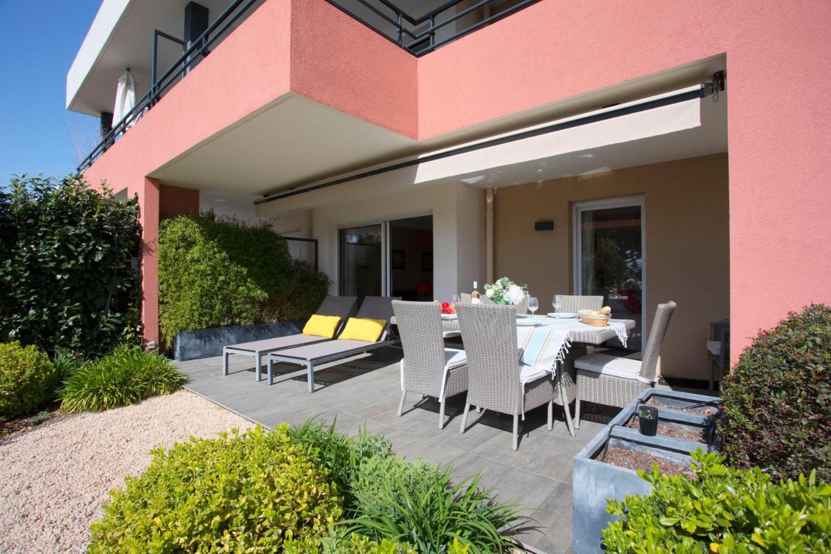 DOMAINE DES ROSES AP4222 by Riviera Holiday Homes photo 3