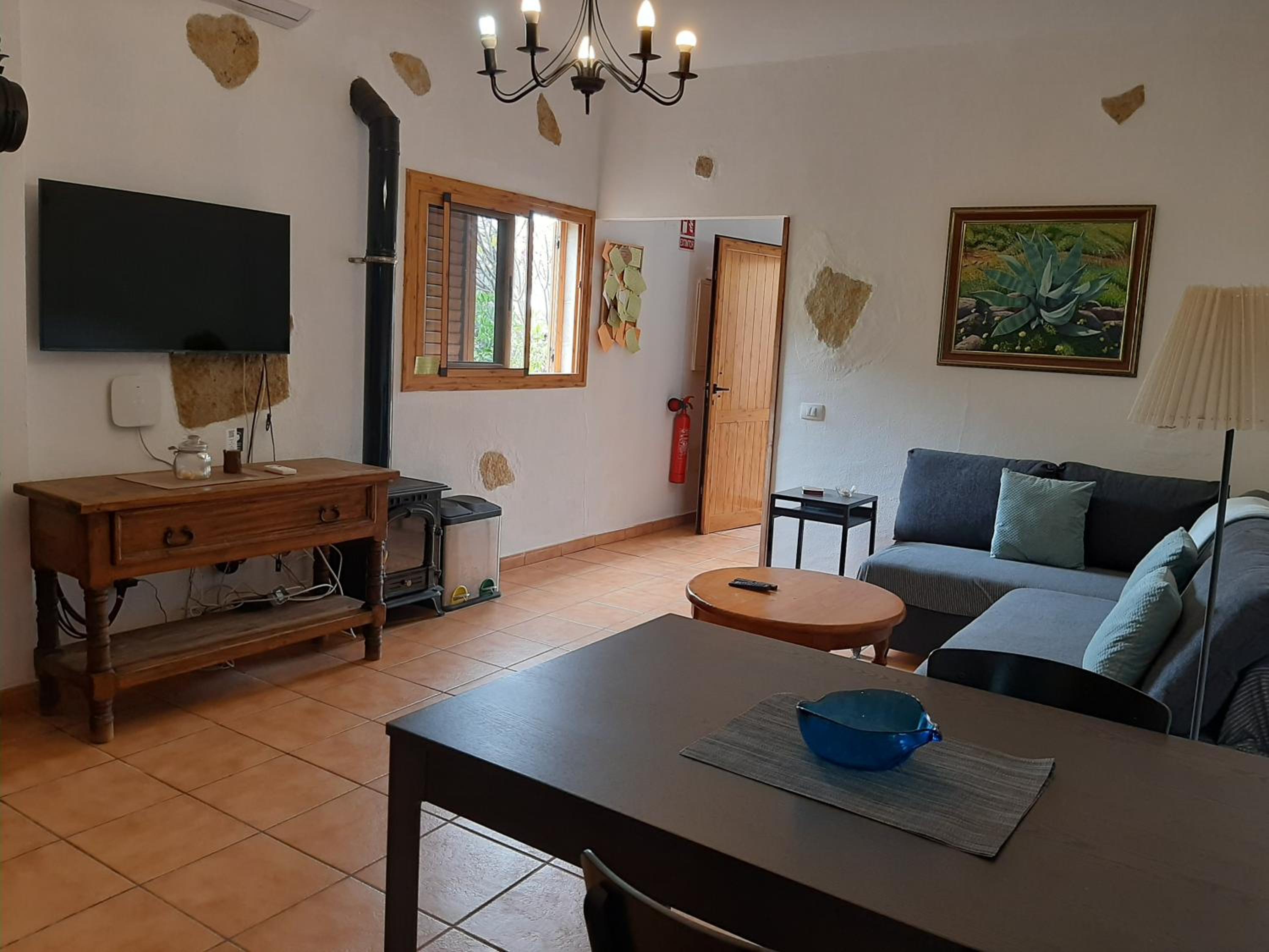 Peaceful house set on a vineyard & work friendly view 5