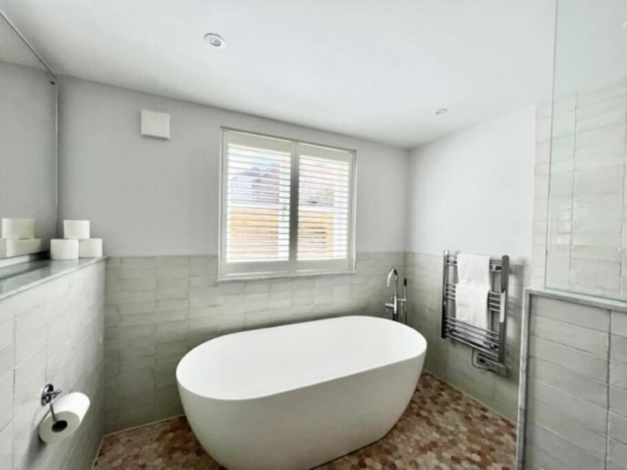 Redland Suites - Apartment 1 view 2