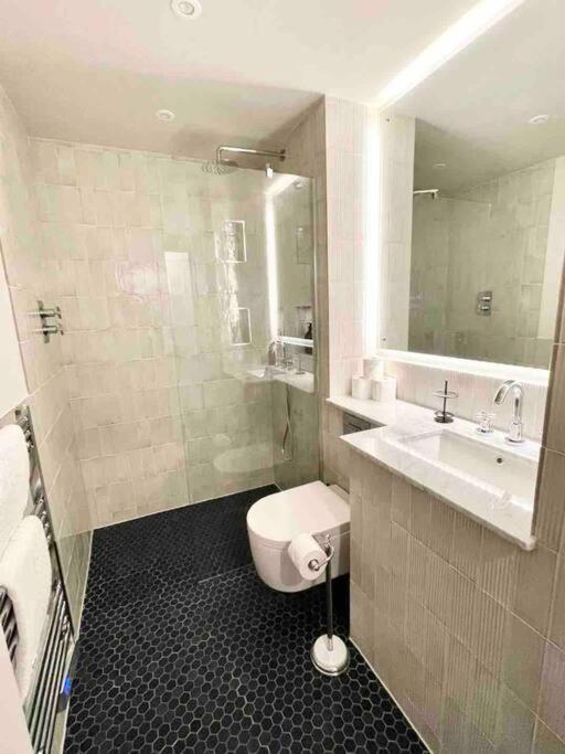Redland Suites - Apartment 1 view 4