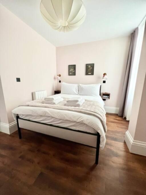 Redland Suites - Apartment 3 view 3