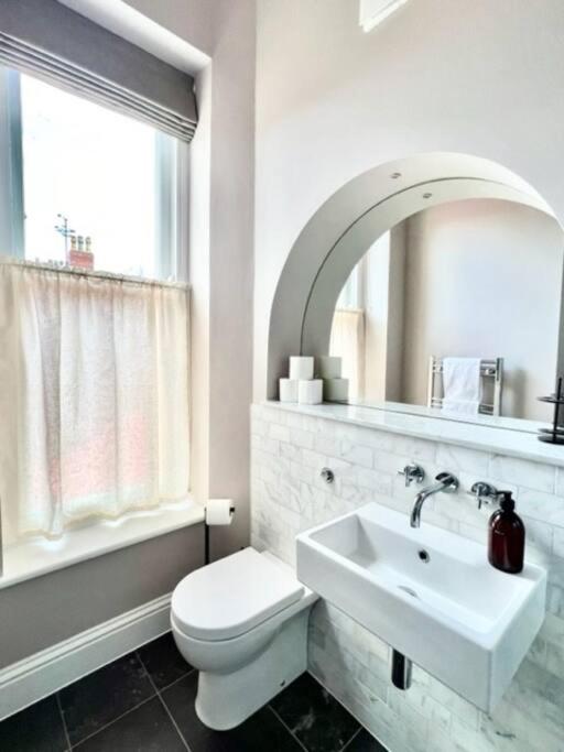 Redland Suites - Apartment 3 view 4