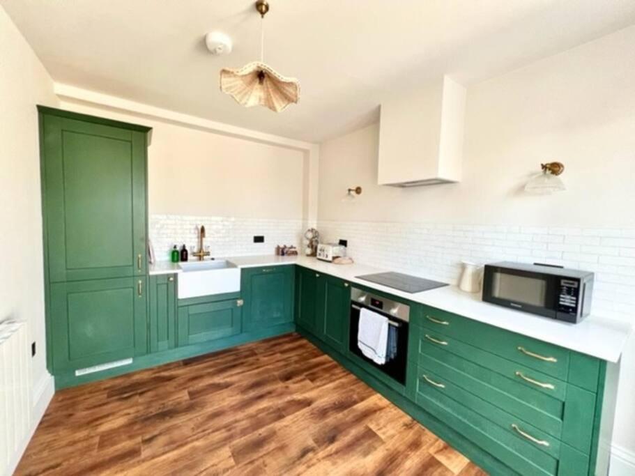 Redland Suites - Apartment 3 view 5
