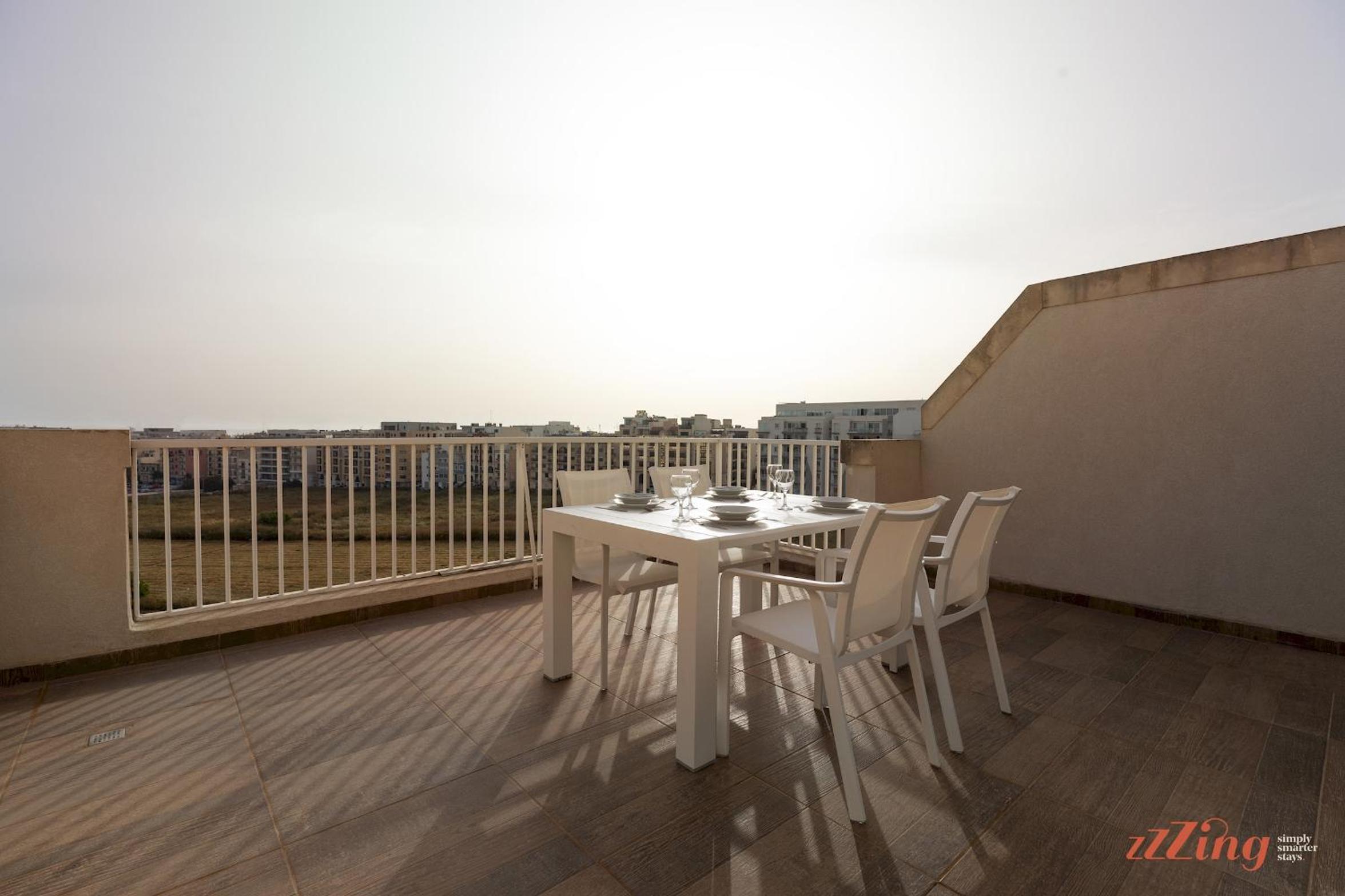 Sunny Penthouse wTerrace and Open Views photo 1