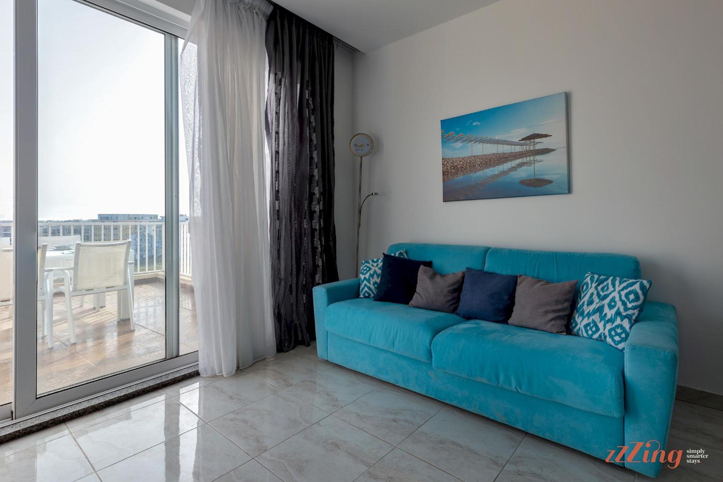 Sunny Penthouse wTerrace and Open Views photo 5