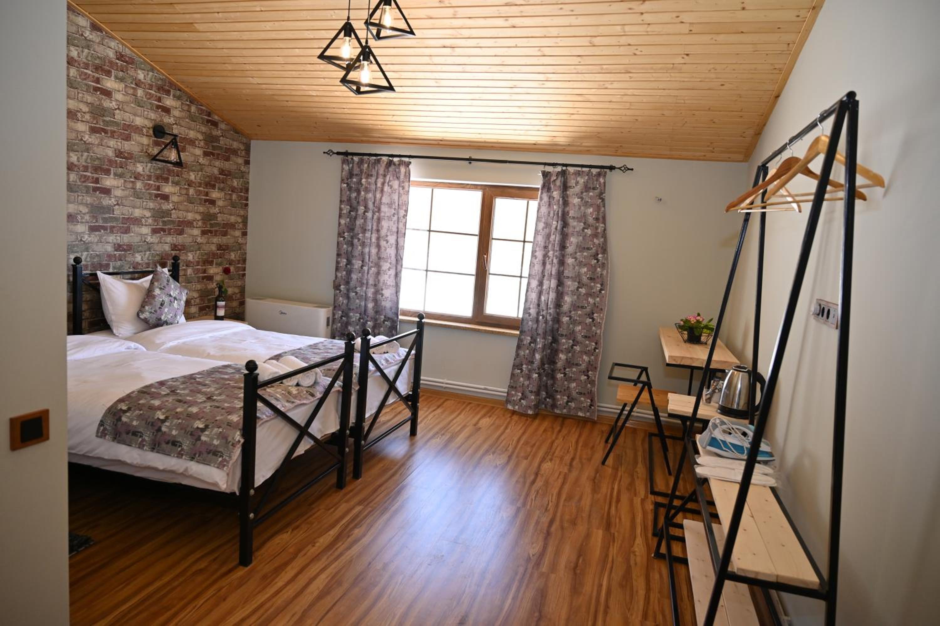 Berkri Gastro Yard & Guest House