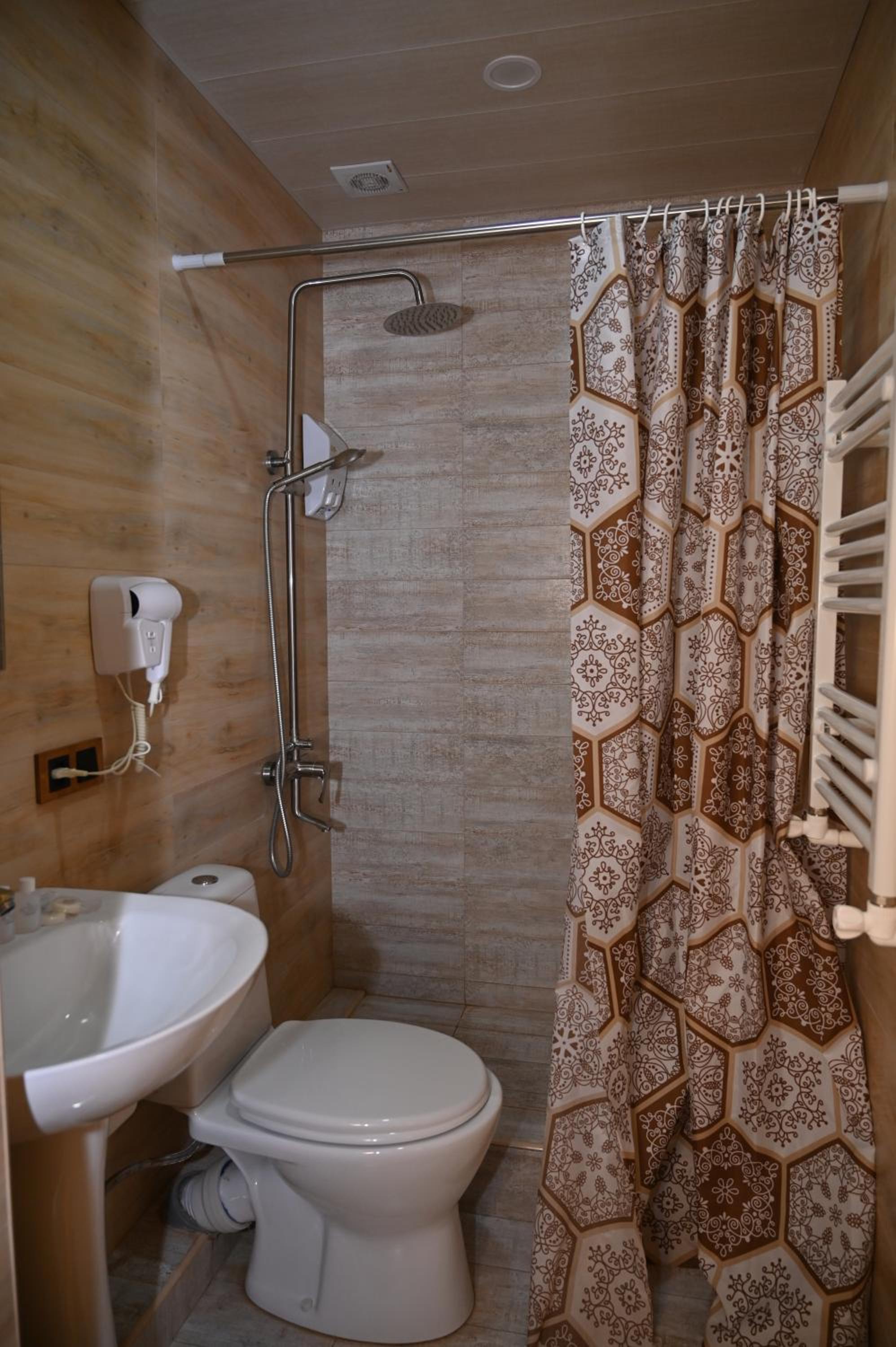 Berkri Gastro Yard & Guest House