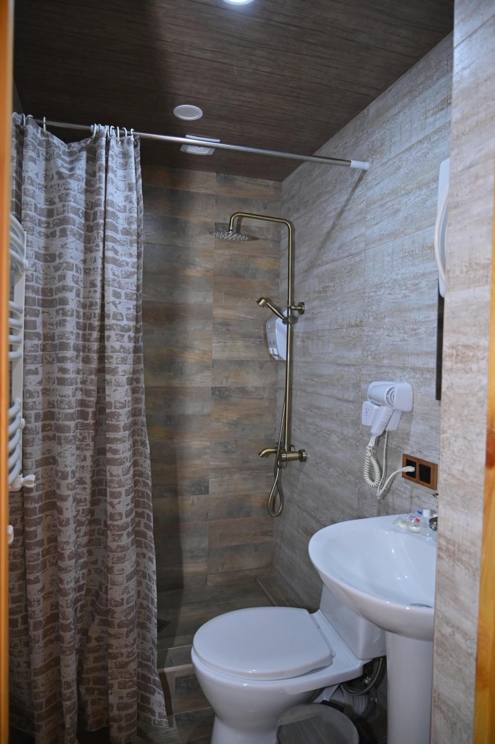 Berkri Gastro Yard & Guest House