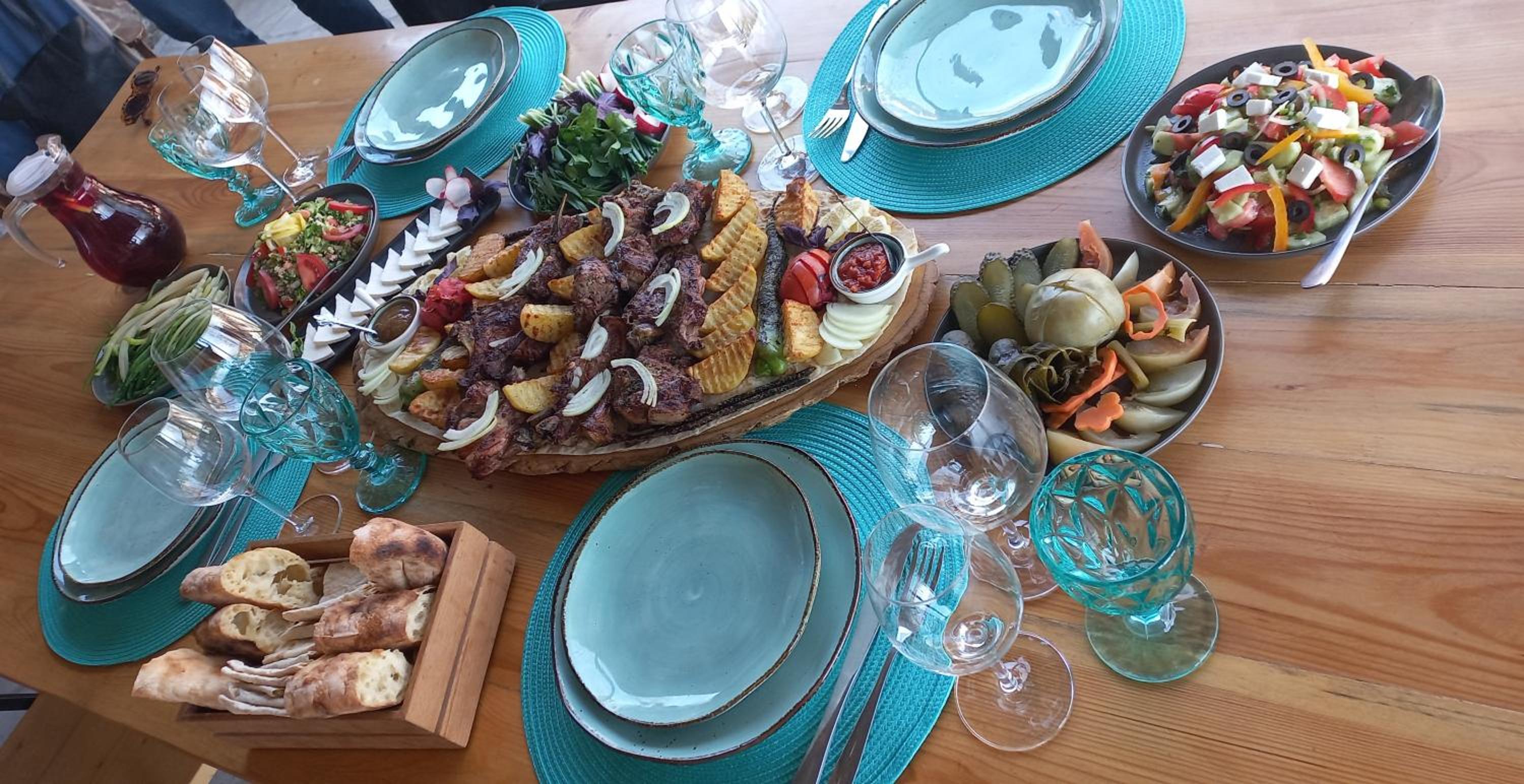 Berkri Gastro Yard & Guest House