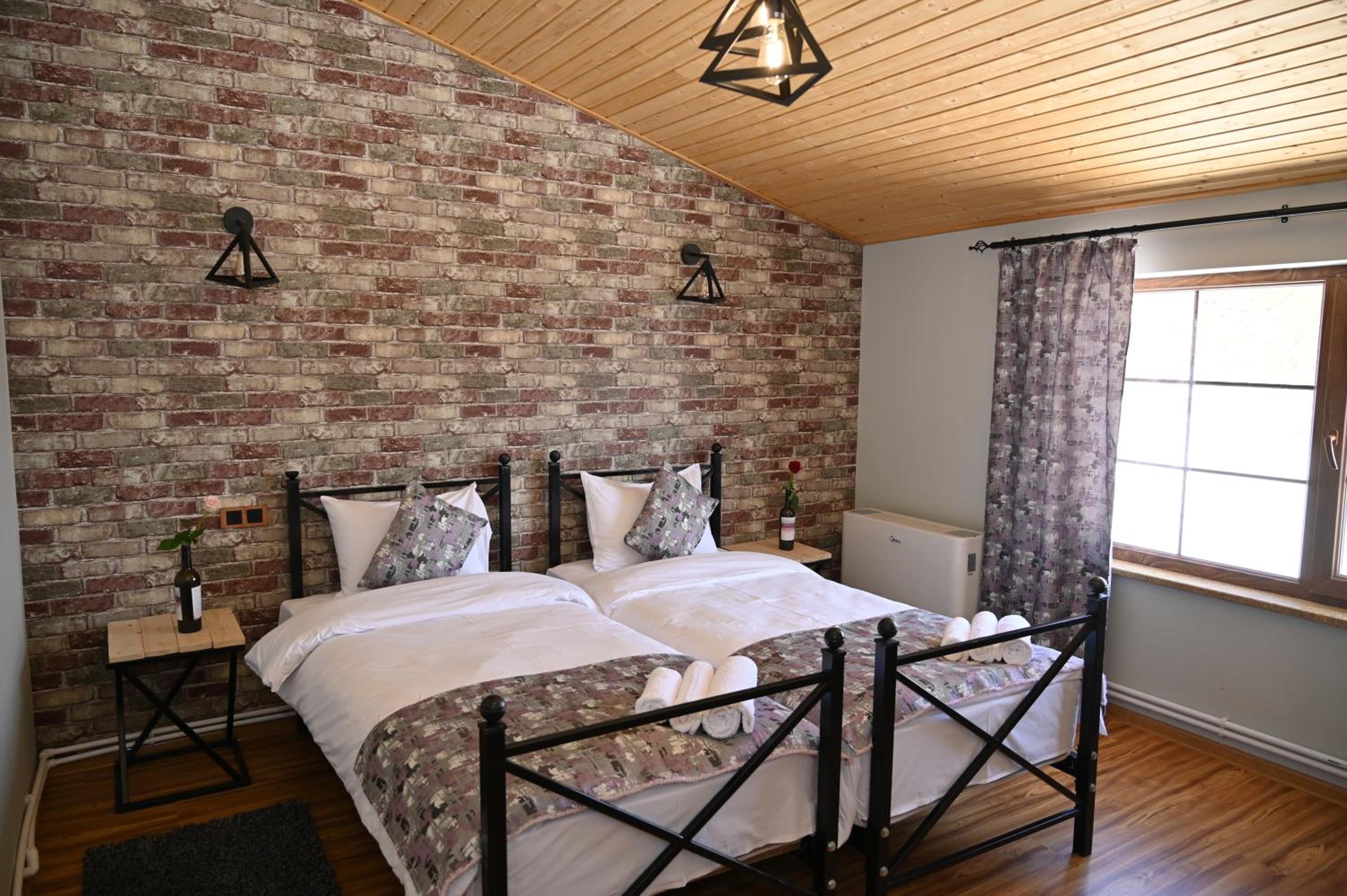 Berkri Gastro Yard & Guest House