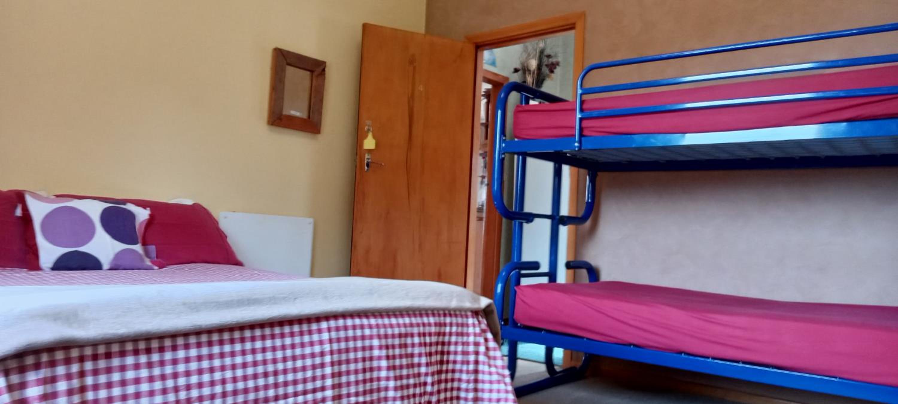 Surat Bay Lodge, Motel and Backpackers