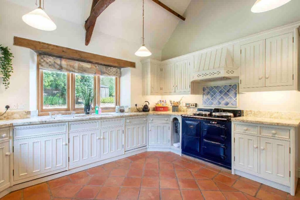 Stunning Country Farm House between Bristol & Bath view 2