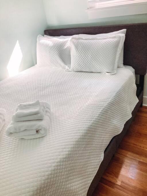 University House - 8 Bedrooms Walk to UF / Stadium