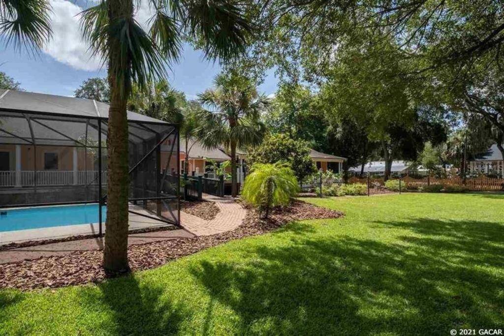 University House - 8 Bedrooms Walk to UF / Stadium