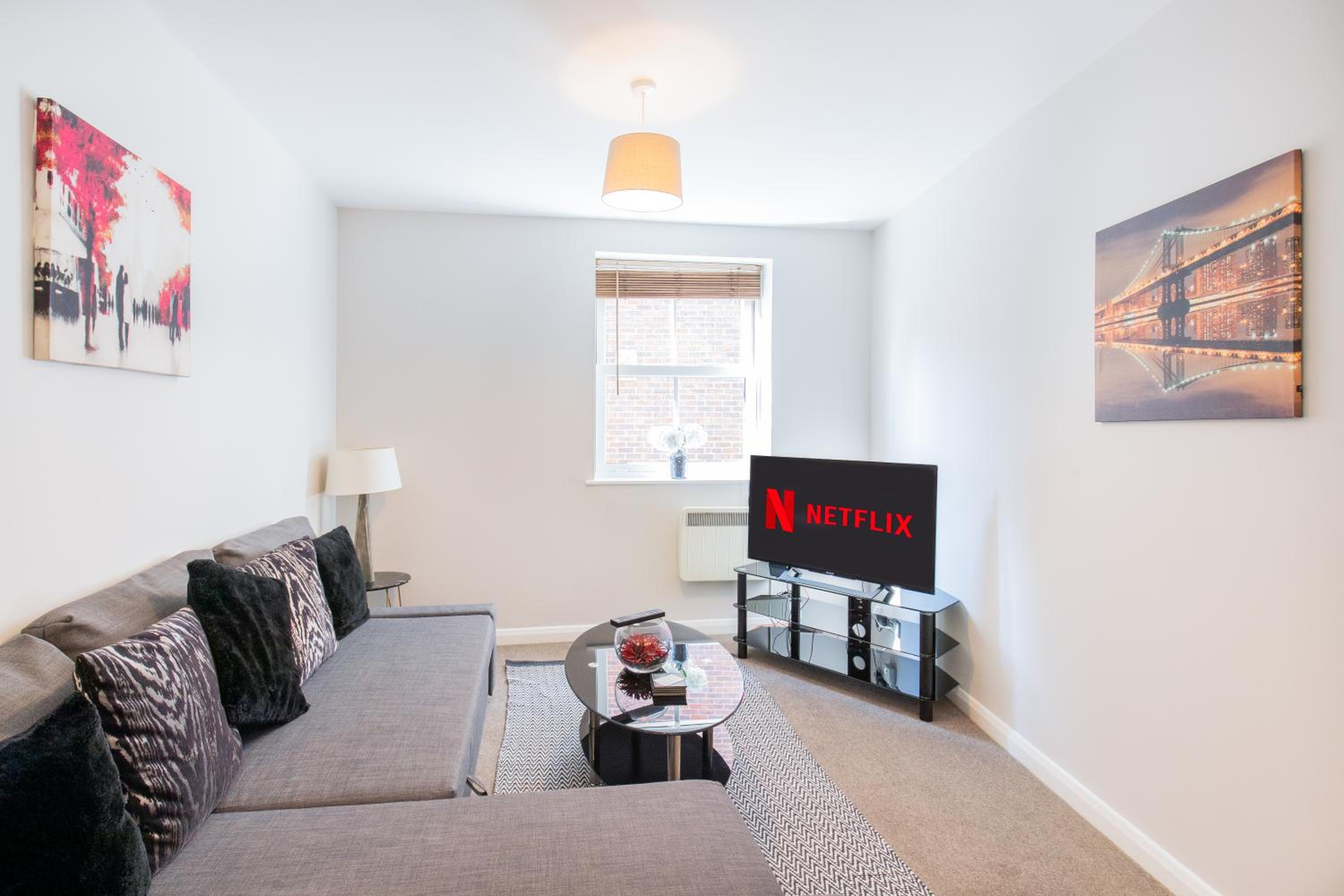 Velvet 2-bedroom apartment, Brewery Road, Hoddesdon view 3
