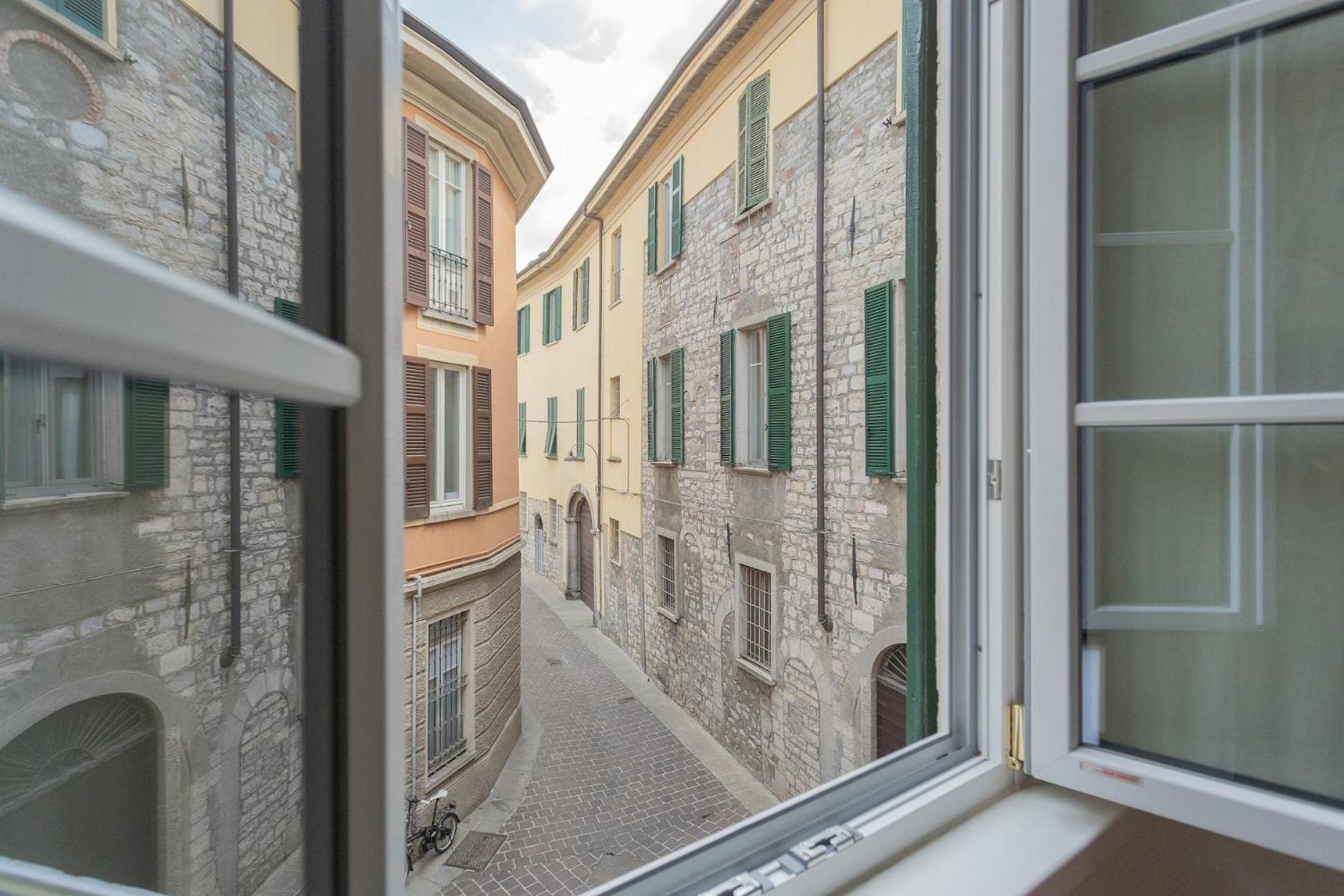 Wine Not Apartment in Como City Centre view 2