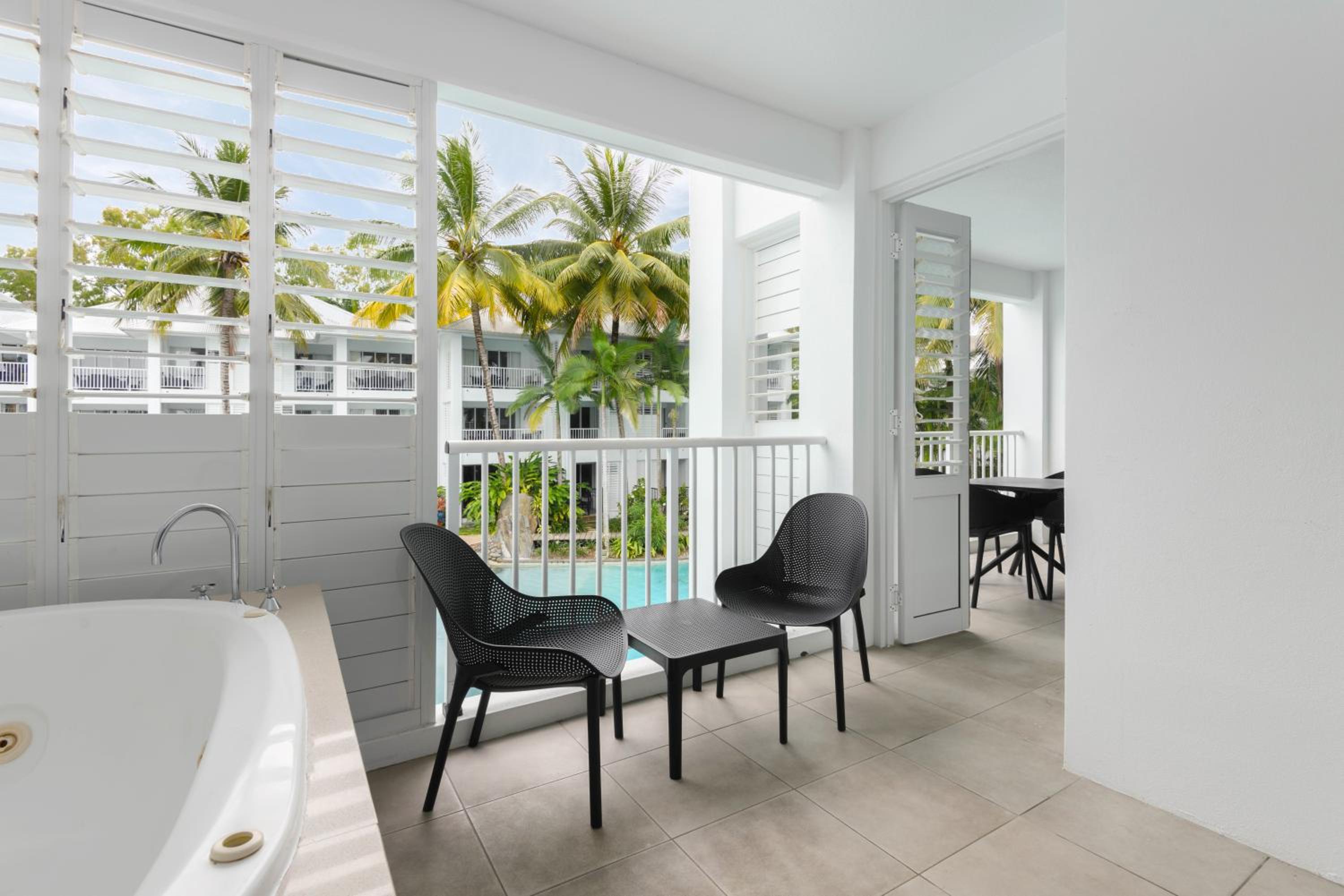 Beach Club Port Douglas Luxury Apartments