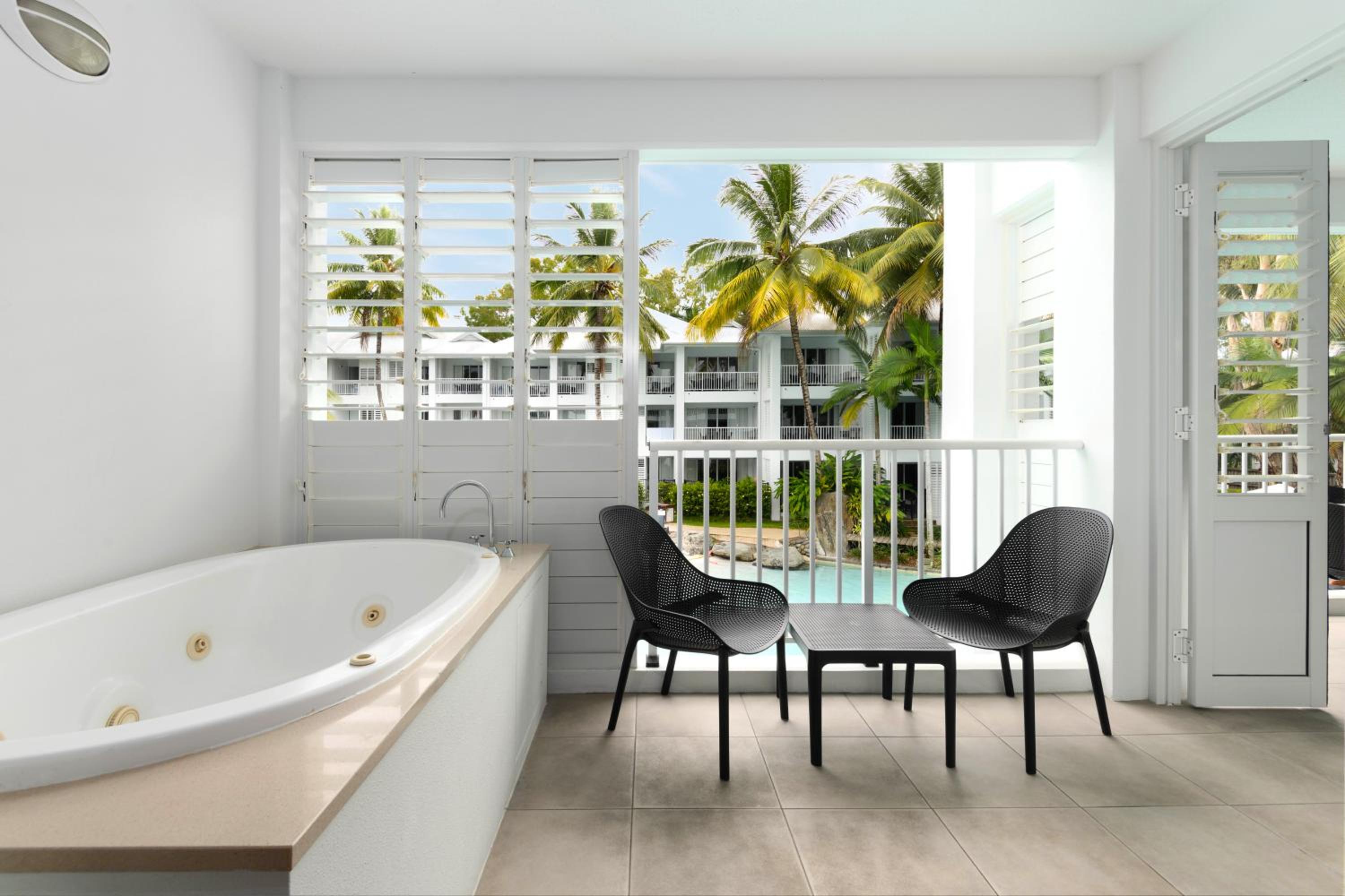Beach Club Port Douglas Luxury Apartments