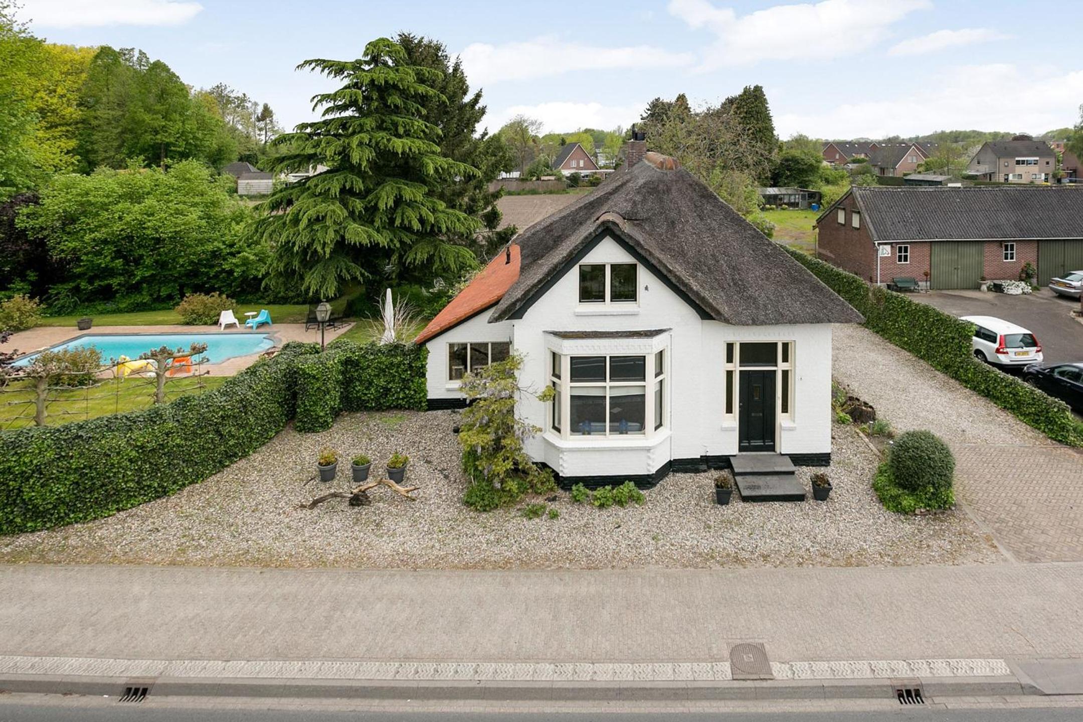 het opgemaakte bed en Haps — other