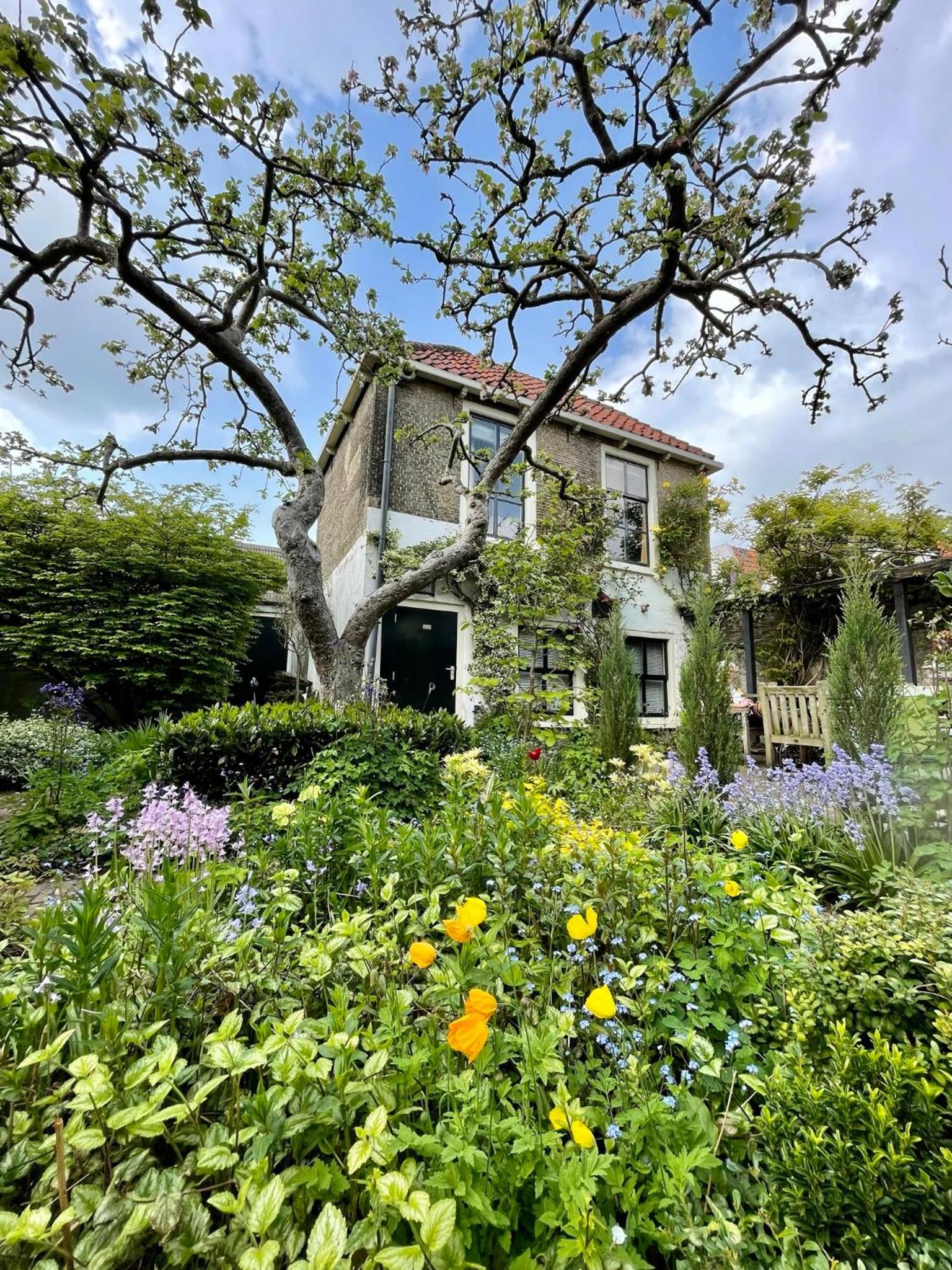 Hotel Apple Tree Cottage - discover this charming home at beautiful canal in our idyllic garden - Image 1