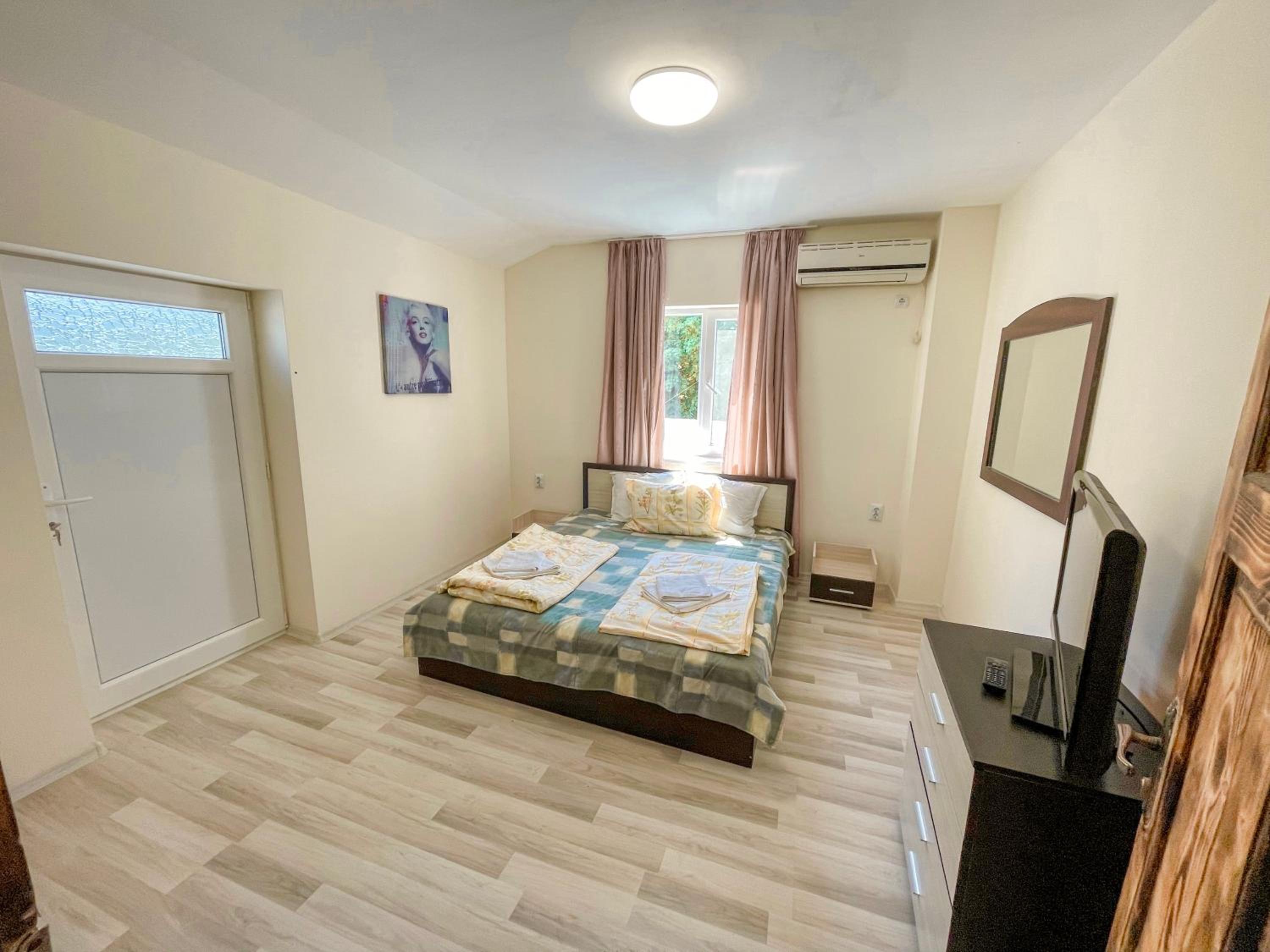 Jackie House Varna