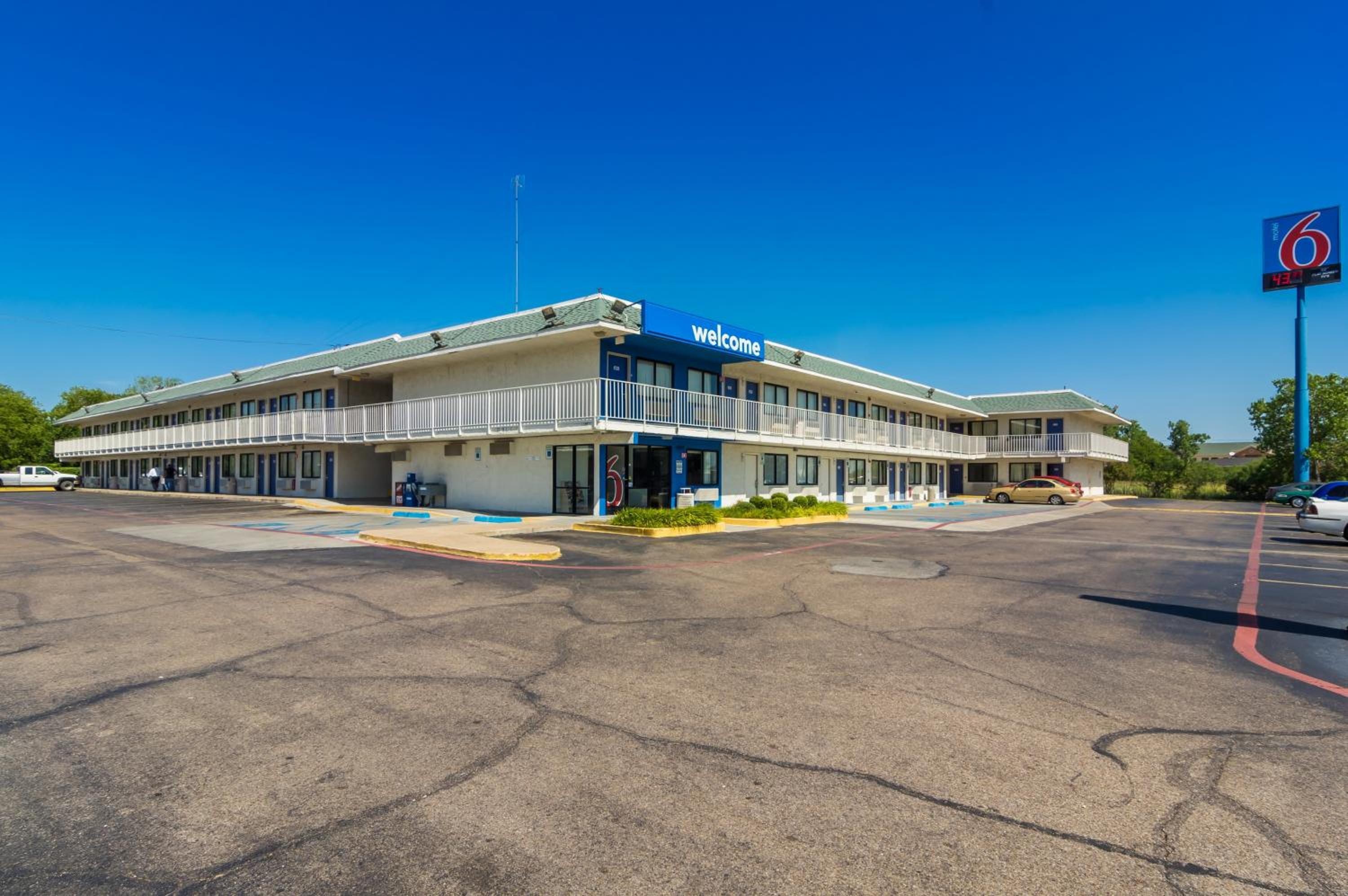 Motel 6-Bellmead, TX - Waco