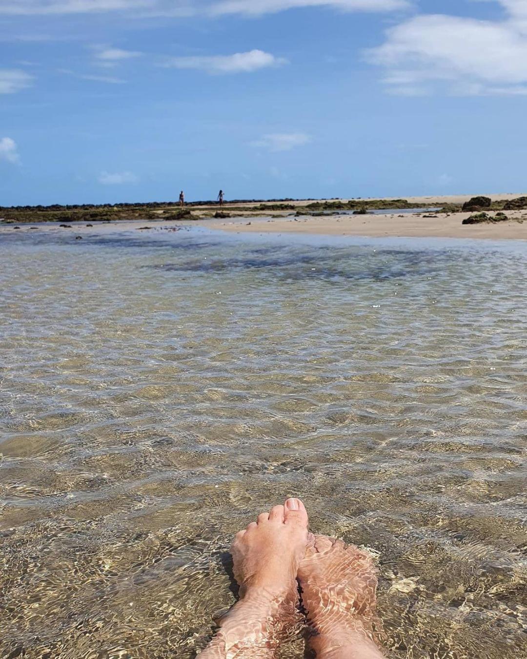 Studio pé na areia com 2 quartos, sala e cozinha view 2