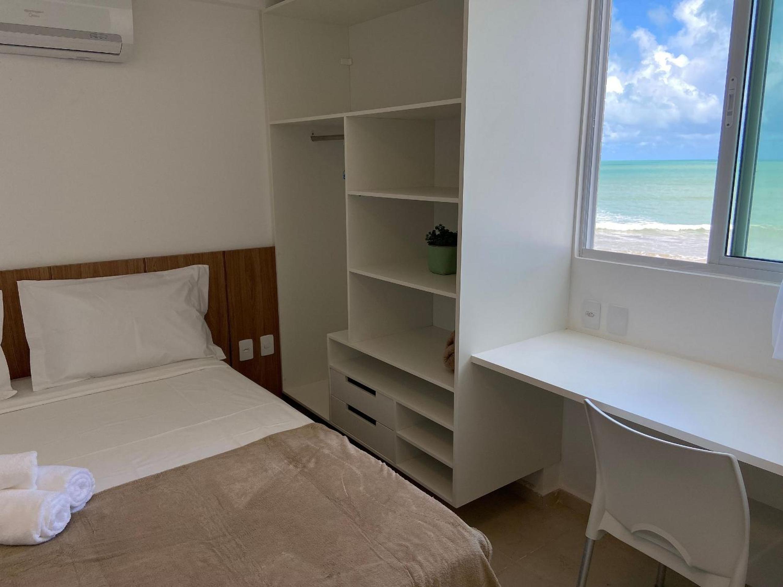 Bela Hospedagem – 2-Bedroom Suite Flat with Wi-Fi – Beachfront in Bessa