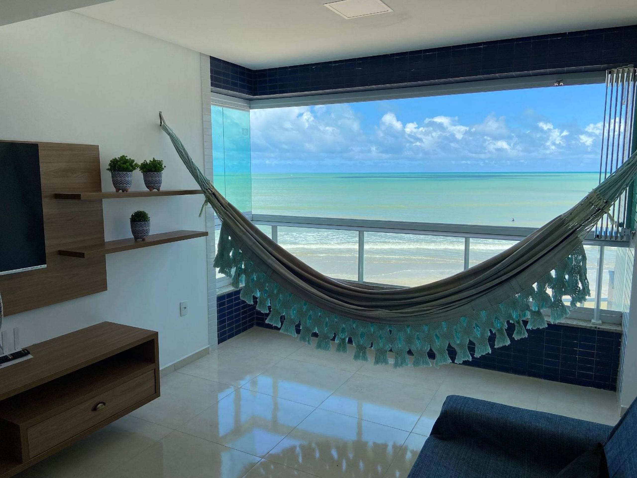 Bela Hospedagem – 2-Bedroom Suite Flat with Wi-Fi – Beachfront in Bessa