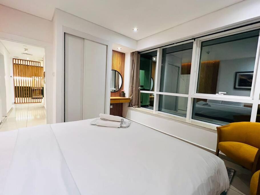 High Floor with city skyline & Burj khalifa view 3 bedroom unit marina