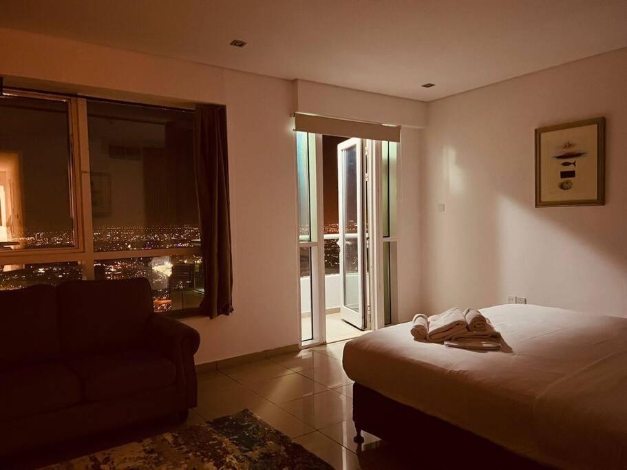 High Floor with city skyline & Burj khalifa view 3 bedroom unit marina