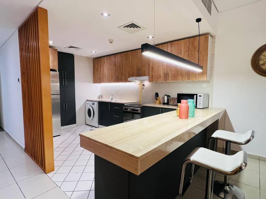 High Floor with city skyline & Burj khalifa view 3 bedroom unit marina