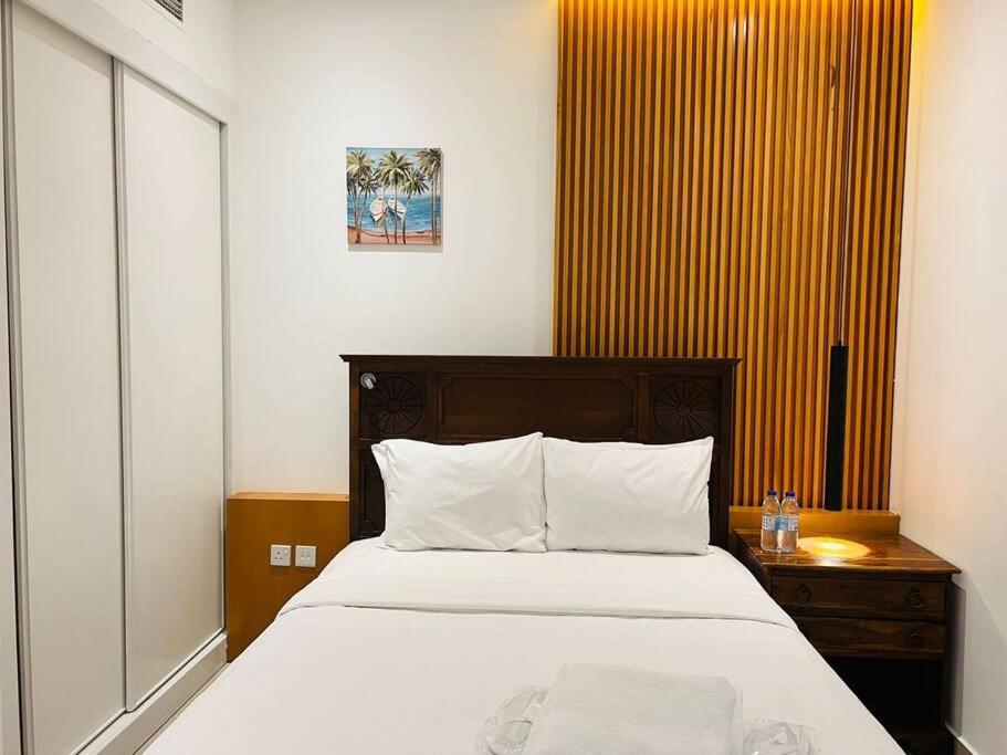 High Floor with city skyline & Burj khalifa view 3 bedroom unit marina
