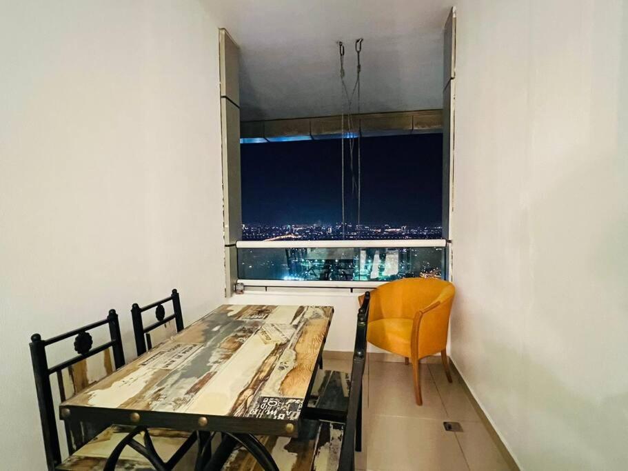 High Floor with city skyline & Burj khalifa view 3 bedroom unit marina