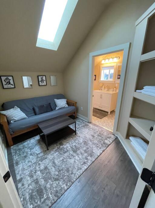 Blue Mist Victorian, 5 Bedroom 2 bath Gem