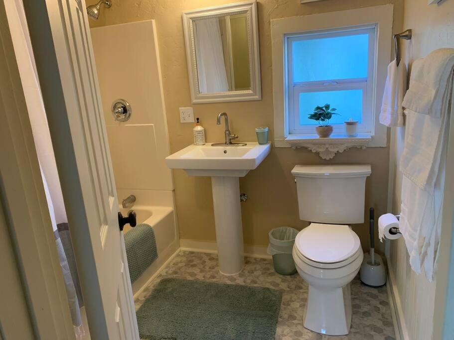 Blue Mist Victorian, 5 Bedroom 2 bath Gem