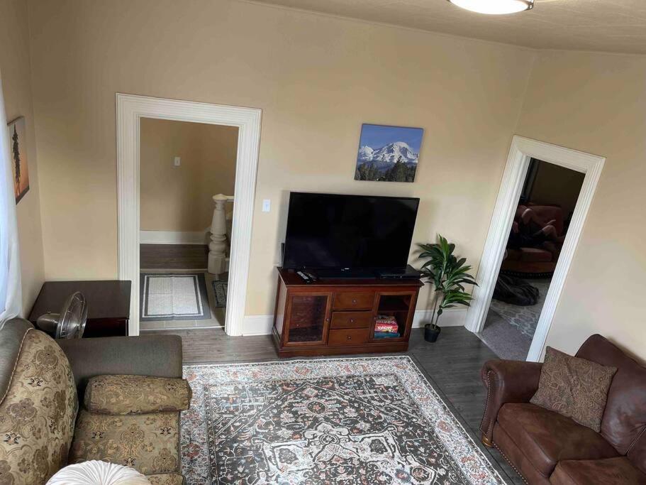 Blue Mist Victorian, 5 Bedroom 2 bath Gem, photo 19