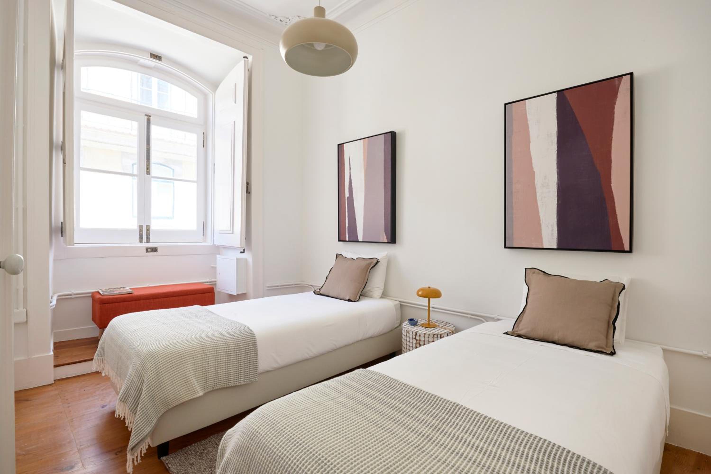 Sunny Pink Street Historical Apt, By TimeCooler