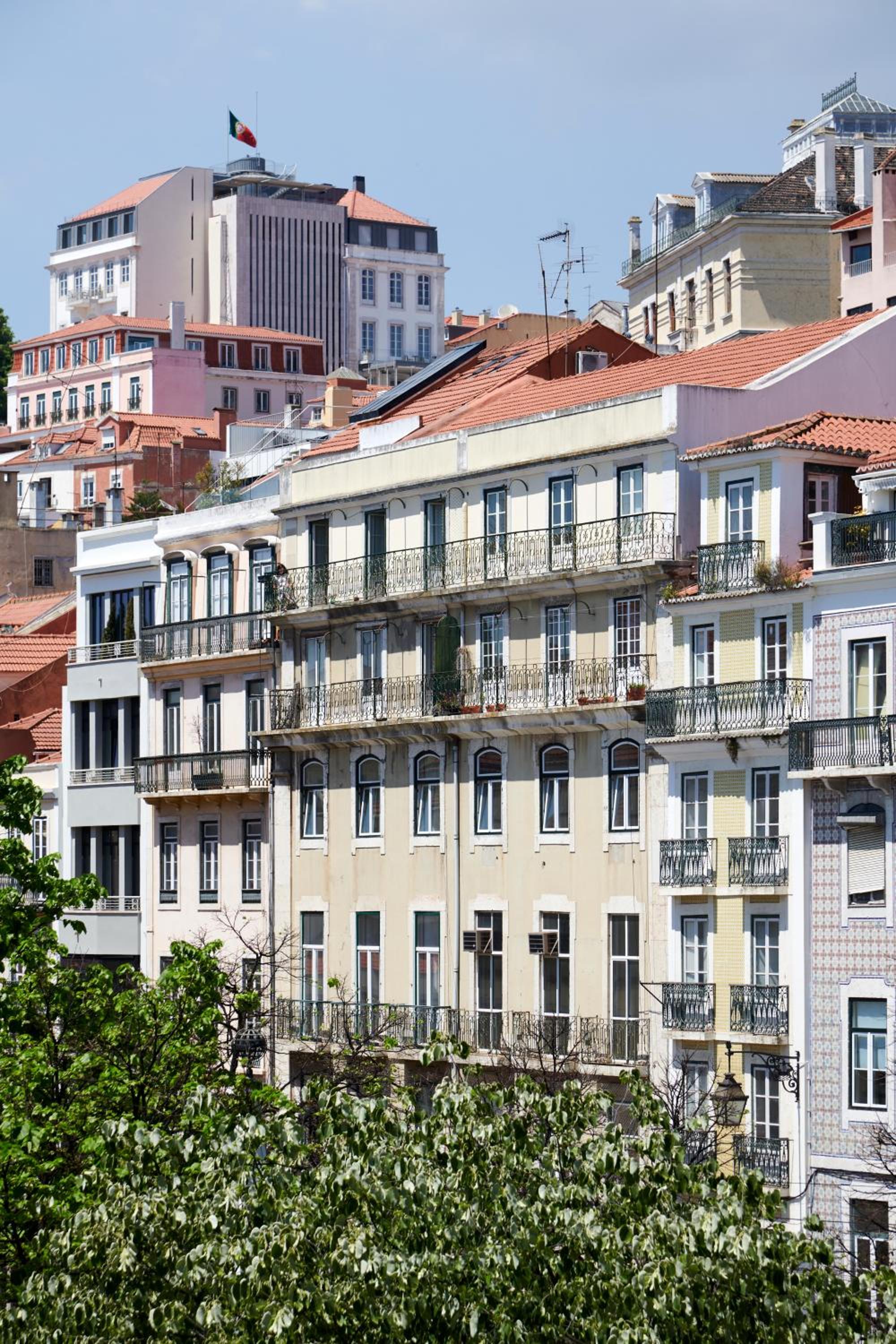 Sunny Pink Street Historical Apt, By TimeCooler