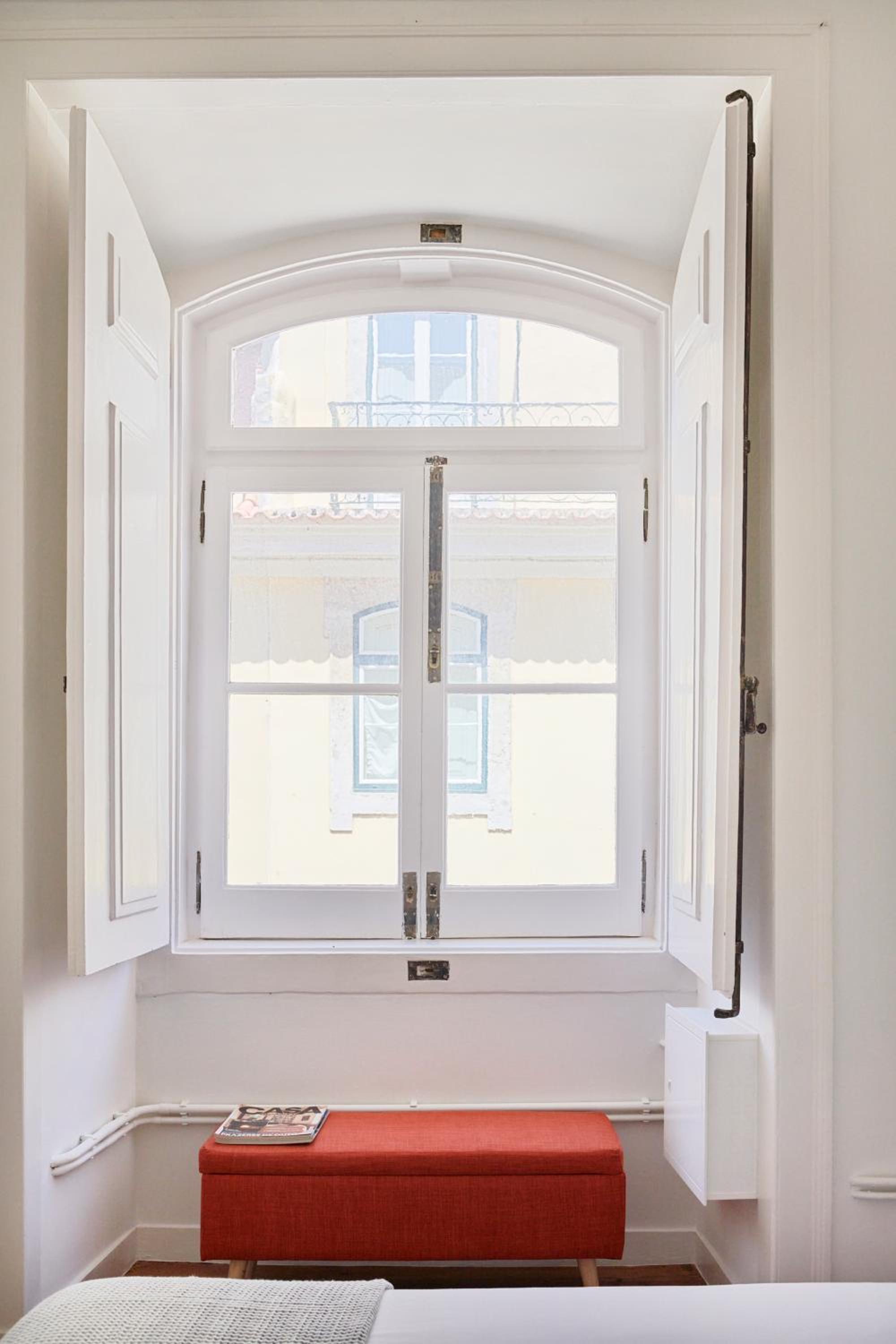 Sunny Pink Street Historical Apt, By TimeCooler photo 2