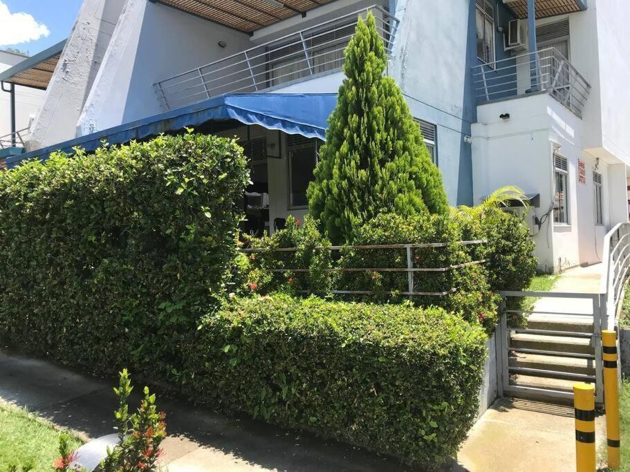 Hotel Hermoso Apartasol con Piscina en Sopetran - Image 1