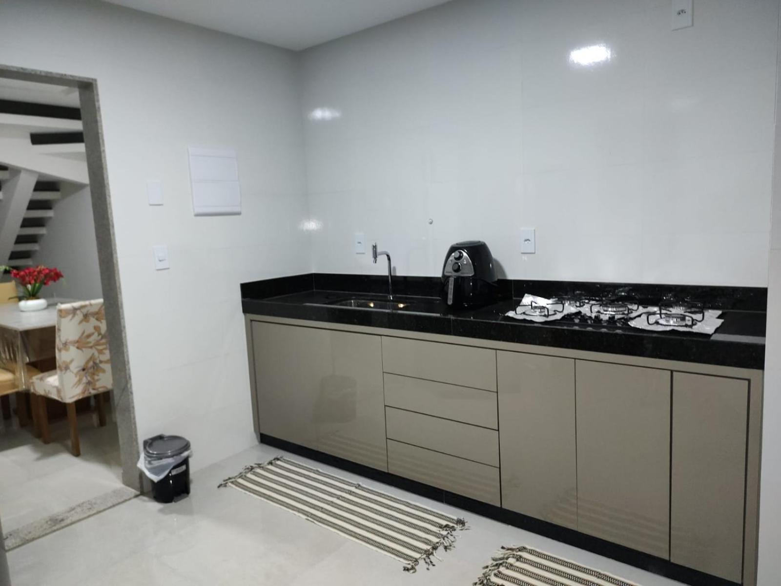 Ivana Imoveis - Casa com Piscina na Praia do Morro á 2 minutos da praia