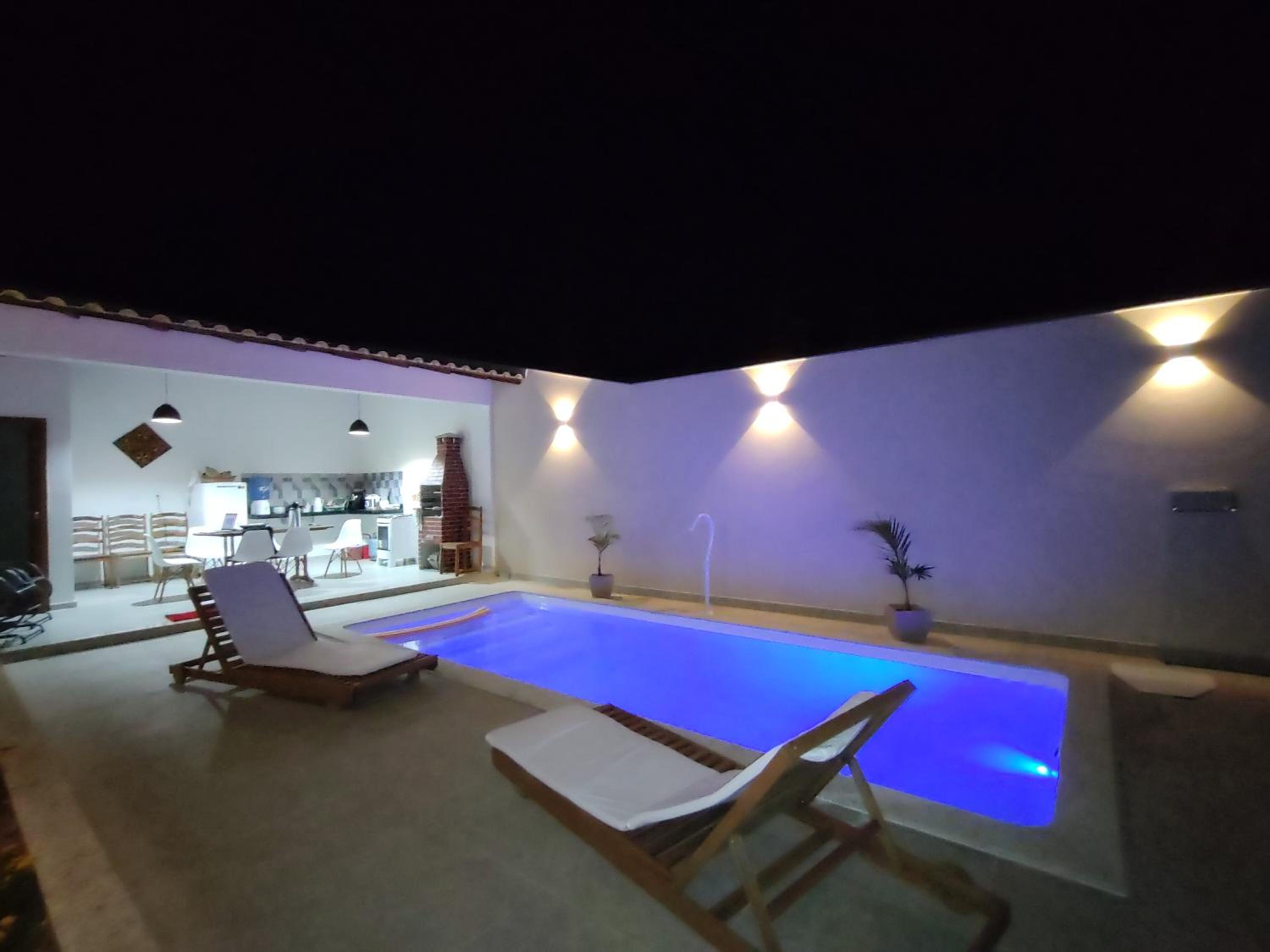 Ivana Imoveis - Casa com Piscina na Praia do Morro á 2 minutos da praia